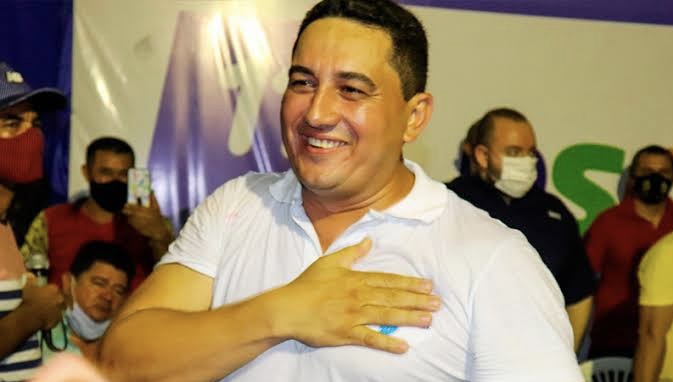 Reviravolta: Simão Peixoto recupera liberdade e retorna ao cargo de prefeito após decisão judicial