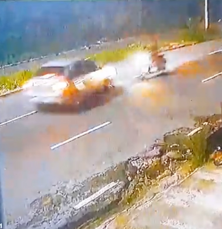 Veja o momento que motoqueiro ‘voa’ após ser ating1do por carro em Manaus; imagens f0rtes