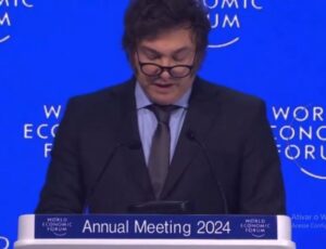 Presidente da Argentina Javier Milei defende o capitalismo e critica visões socialistas em Davos; veja vídeo