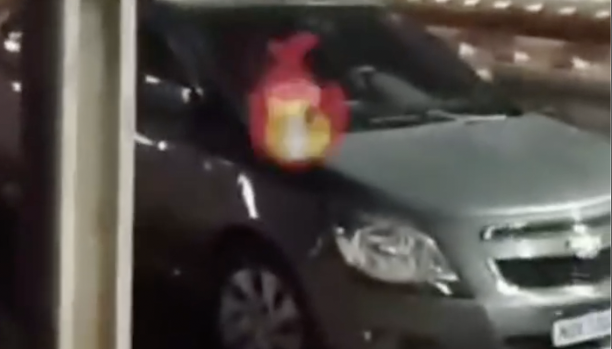 Carro ‘possuído’ é flagrado se mexendo com boazuda dentro, em Boa Vista; veja vídeo