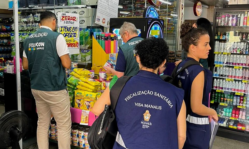 Produtos vencidos são encontrados em mercadinho da zona Norte de Manaus