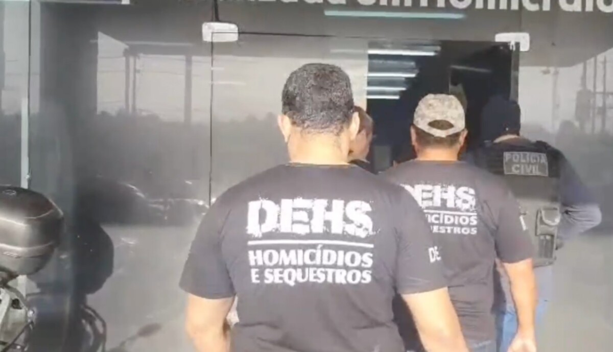 Veja momento da prisão da dupla suspeita de envolvimento na m0rte de adolescente em Manaus