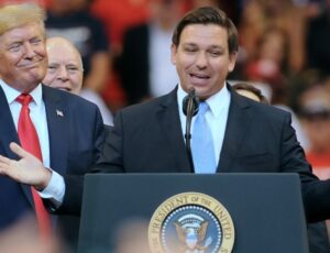 Nos EUA, Ron DeSantis desiste de campanha eleitoral para apoiar Donald Trump