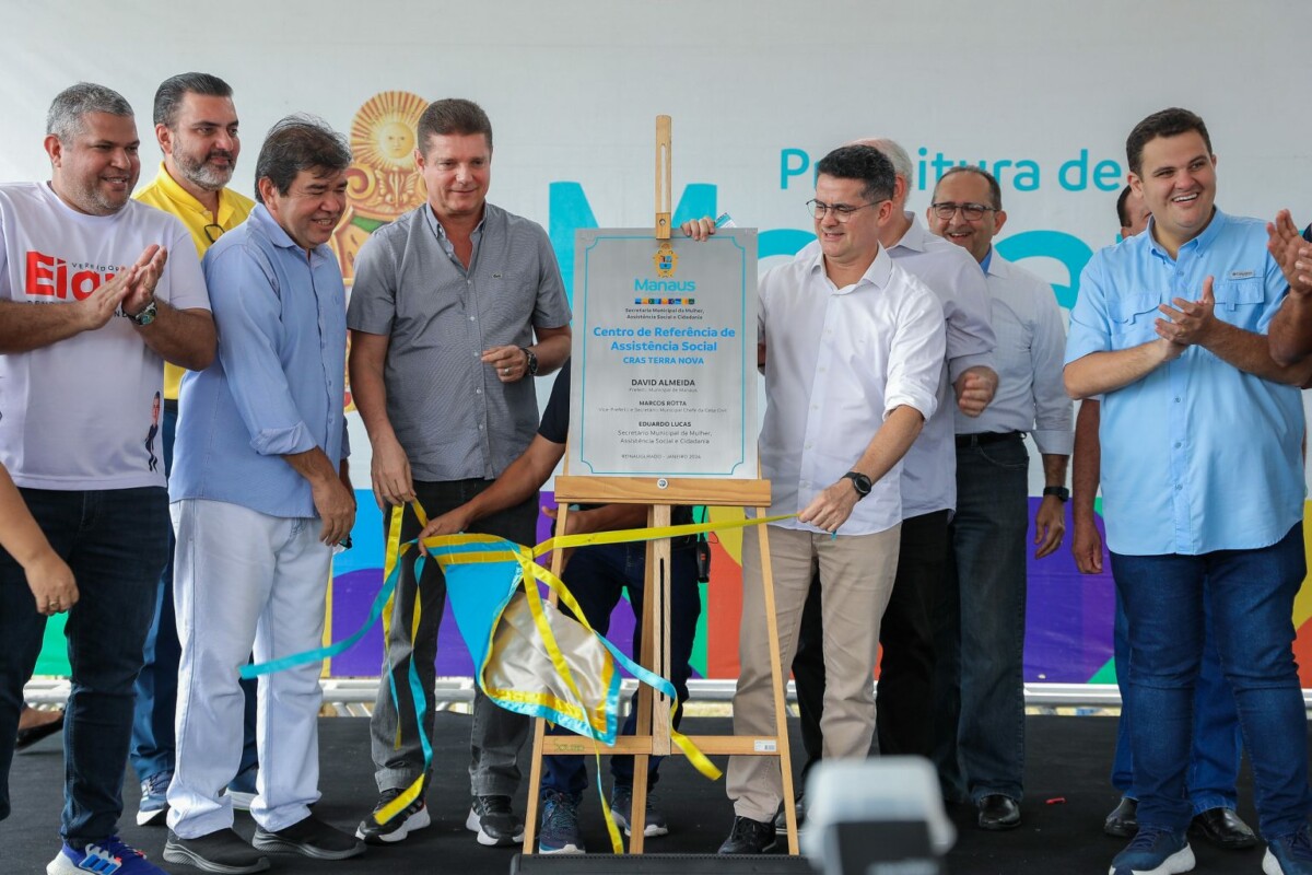David Almeida entrega Cras aos moradores do bairro Colônia Terra Nova