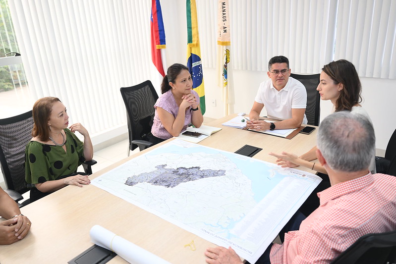 Prefeito David Almeida recebe comitiva do Programa das Nações Unidas para o Meio Ambiente