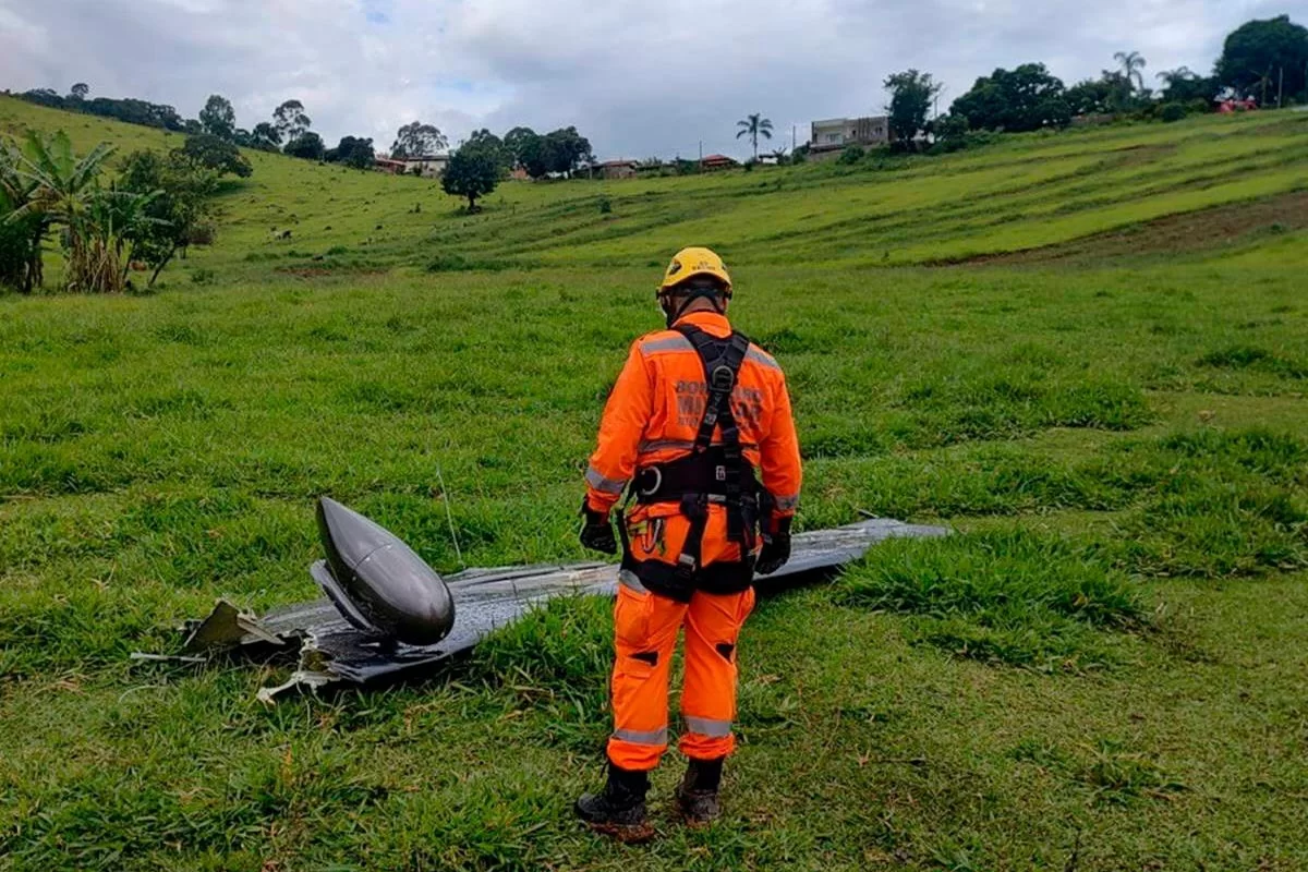 Avião que caiu em Minas Gerais não tinha autorização para táxi aéreo, diz ANAC