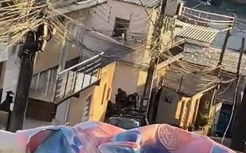 URGENTE: jovem é crivado de bal4 no Santo Agostinho