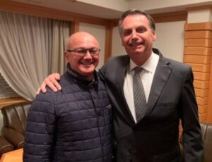 Bolsonaro nega ter "Abin Paralela" e diz contar com informantes como Coronel Menezes e outros amigos