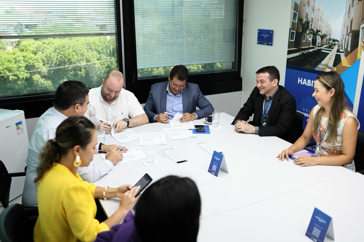 UGPE assina contratos com a CEF para investimentos na pavimentação de vias em Manaus