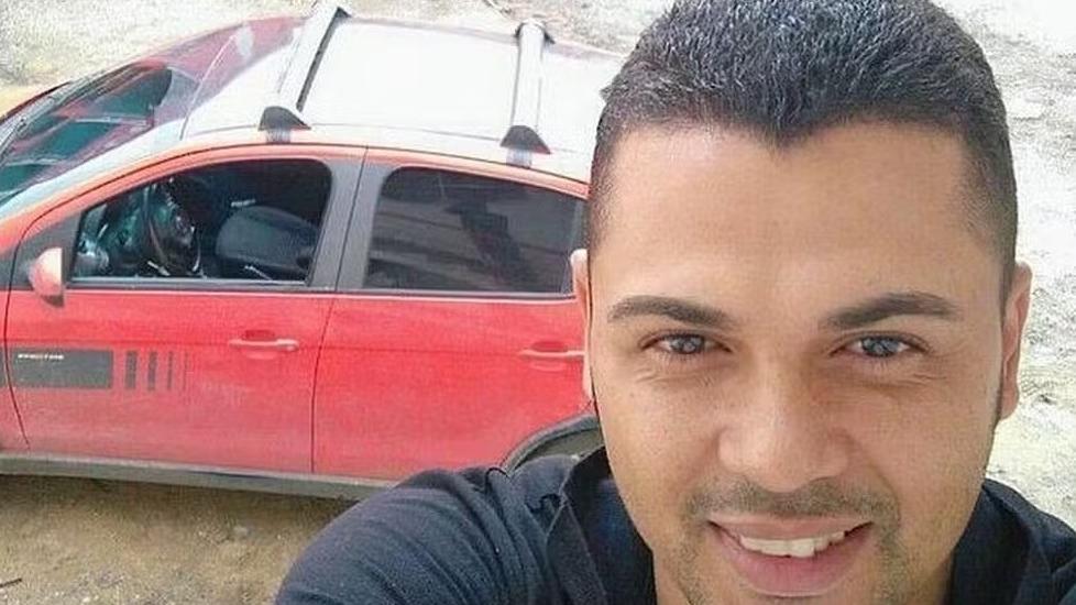 Veja o momento que ar-condicionado explode e estour4 cabeç4 de técnico manutenção; imagens f0rtes