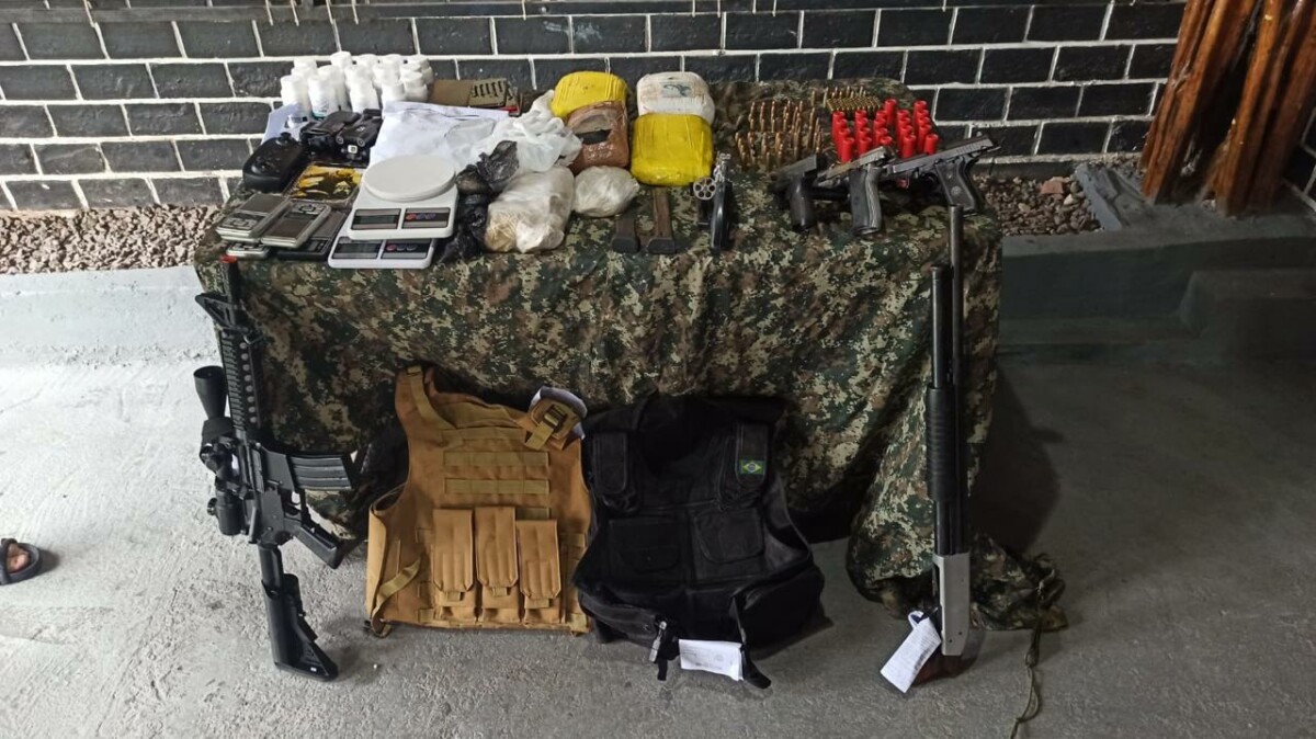 CHEIO DE ARM4S E DROG4S: chefe de f4cçã0 criminos4 é pres0 em Iranduba