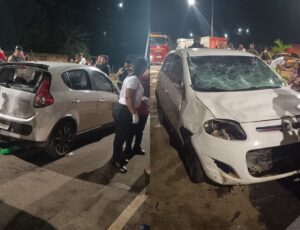 CENAS F0RTES: motorista bêbado sai atropeland0 bloco de carnaval inteiro; veja vídeo