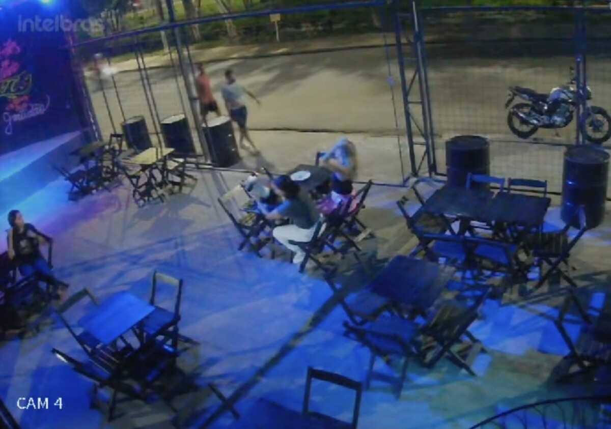 Câmeras de segurança flagram assalt0 em bar no Conjunto Galiléia; veja vídeo