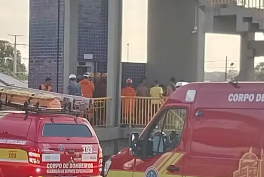 Quatro pessoas são resgatadas após ficarem presas em elevador no terminal da Constantino Nery