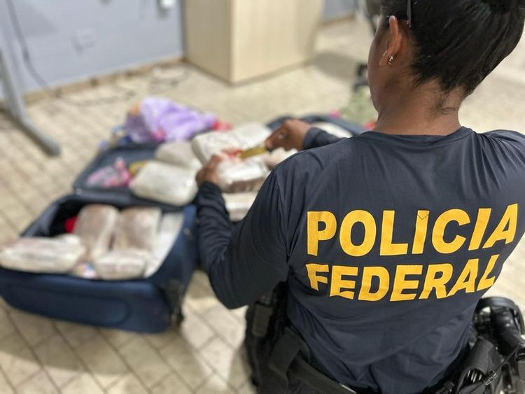 Polícia Federal prende mulher com mais de 16 kg de cocaína em Tabatinga