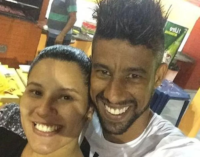 Irmã do ex-jogador Léo Moura é presa por venda de entradas falsas para camarotes da Sapucaí