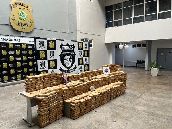 Policias da Força Tática são presos suspeitos de desviar meia tonelada de drogas em Manaus