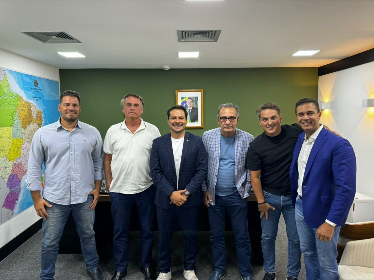 Capitão Alberto Neto e Bolsonaro se reúnem com apoiadores para o ato democrático no próximo dia 25