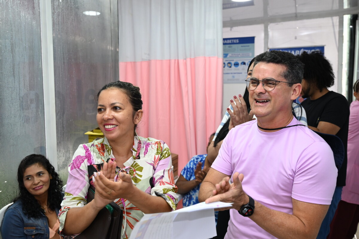 Prefeito acompanha atendimentos na Unidade Móvel da Saúde da Mulher na zona Norte de Manaus