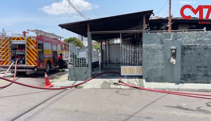 Incêndio atinge casa no Dom Pedro e idosa precisa fugir do fogo às pressas; veja vídeo