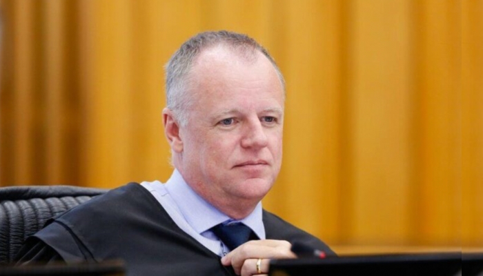 Com apoio da UEA, ministro Breno Medeiros realiza palestra sobre formas de trabalho