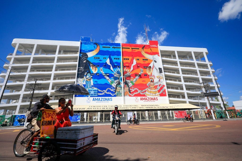 Concurso cultural busca talentos para pintar novo mural no Bumbódromo de Parintins