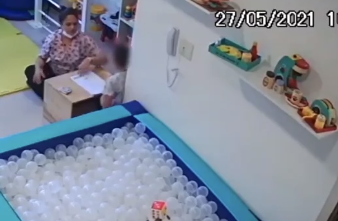 Terapeuta acusada de maltrat4r crianças autistas é autorizada a continuar trabalhando em Manaus