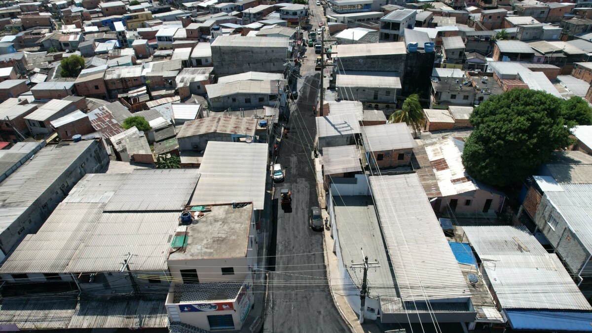 Pacote de obras acaba com alagamentos e restaura pavimento em ruas do bairro da Compensa