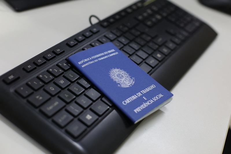 Motorista, industriário e gerente: 160 vagas de emprego estarão disponíveis nesta terça-feira (27); confira