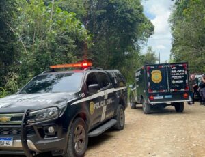Veja o momento em que carro tumba do IML retira c0rpo do Ramal do Brasileirinho; vídeo