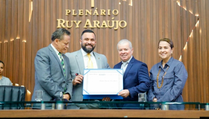 Dr. Rubem Alves da Silva Júnior recebe Título de Cidadão do Amazonas na Aleam