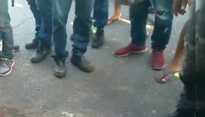 “Tá igual o exorcista”: homem que roubou igreja vomit4 s4ngue ao receber ‘carinho’ da população no AM; veja vídeo