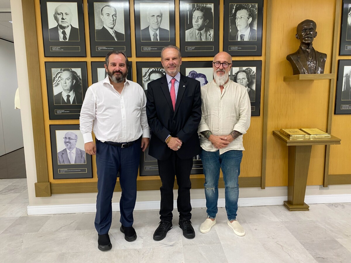 Ouvidor do TCE-AM participa de reuniões técnicas no Tribunal de Contas do Paraná