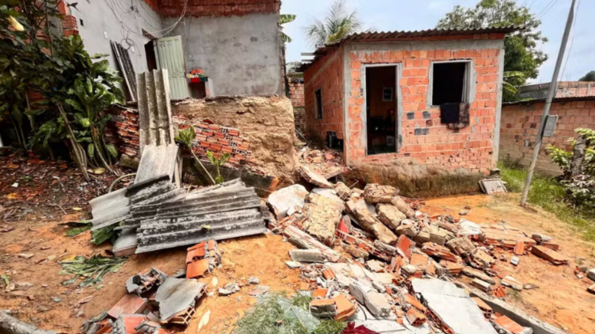 Defesa Civil registra quatro ocorrências durante forte chuva que atingiu Manaus neste sábado (02)
