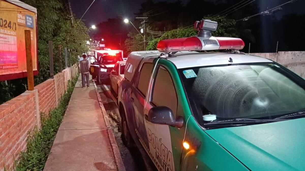 C0rp0 em estado avançado de dec0mposição é encontrado em avenida de Manaus; veja imagens