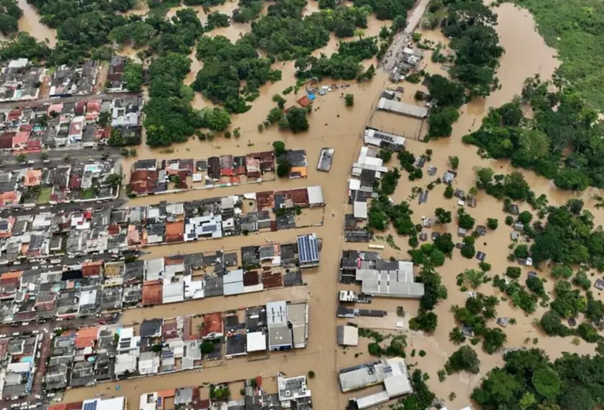 Enchentes levam governo do Acre a decretar emergência em saúde pública