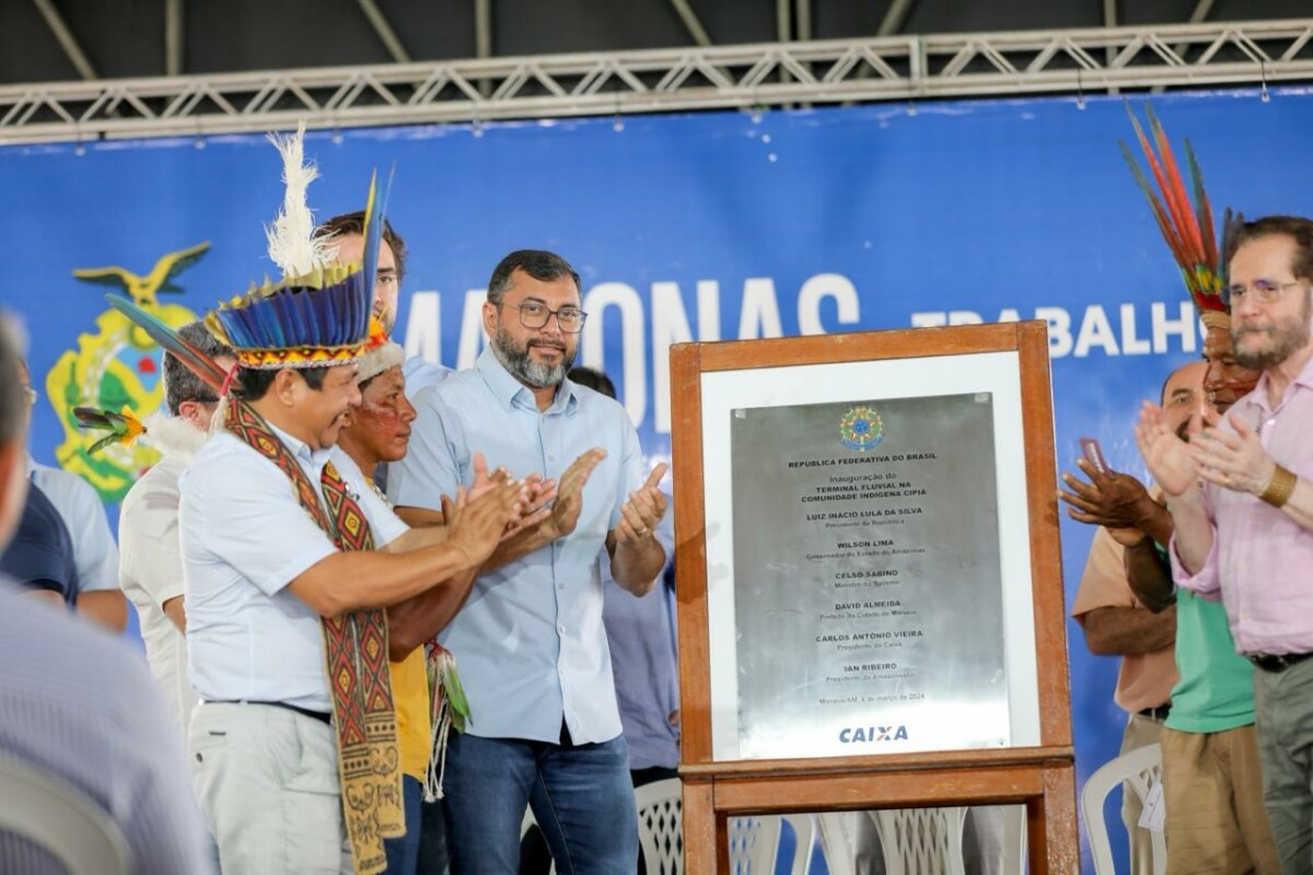 Wilson Lima entrega novos terminais fluviais para atender indígenas que vivem do turismo