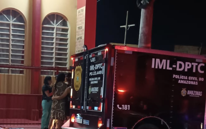URGENTE: homem é esfaque4d0 até a m0rte na frente de igreja em Manaus