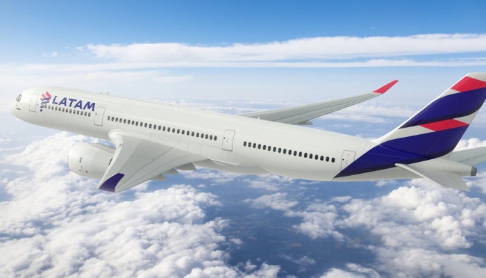 Desesperador: problema em voo da Latam deixa 50 passageiros feridos após arremessá-los no teto; veja vídeo