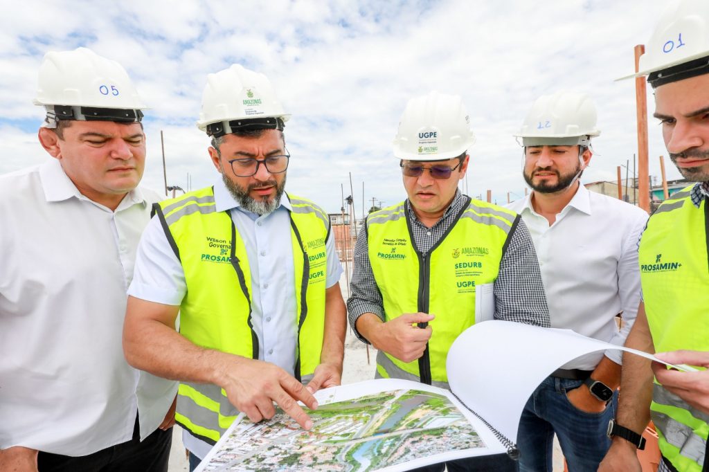 Governador do Amazonas vistoria obras de 72 apartamentos do Prosamim+ em Manaus