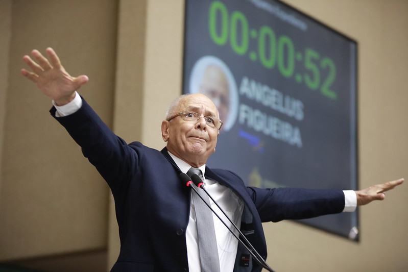 Acusado de sumir com R$ 12 milhões da Previdência Social, Angelus Figueira quer voltar a ser prefeito de Manacapuru