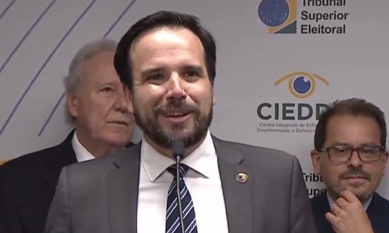 Presidente da Anatel diz que vai usar “poder de Polícia” para tirar do ar sites que “atentarem contra a democracia”; veja vídeo