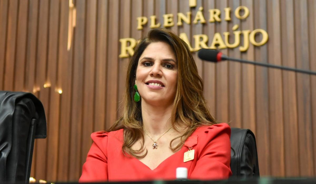 Giselle Pascarelli é empossada como juíza titular no TRE-AM