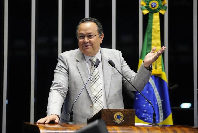 Com mandato cassado, Silas Câmara assume presidência de comissão na Câmara dos Deputados