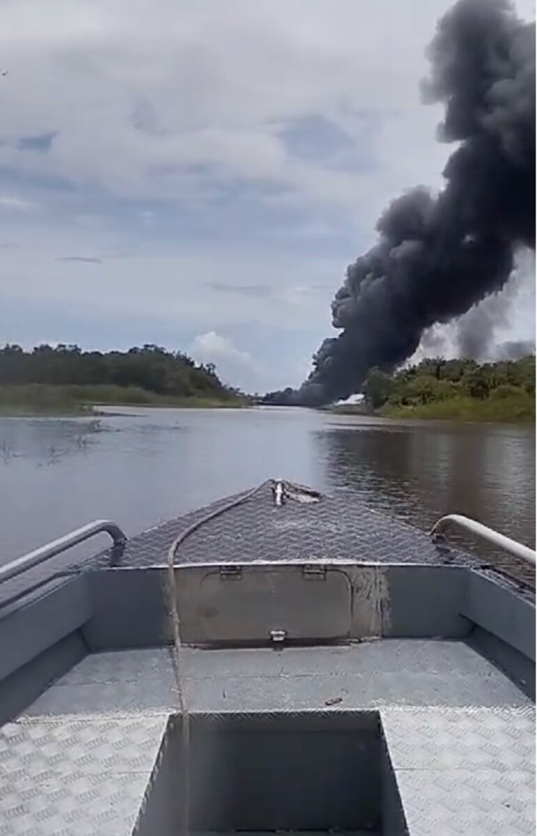 EXCLUSIVO: incêndio desvastador atinge balsa no bairro Puraquequara; veja vídeos