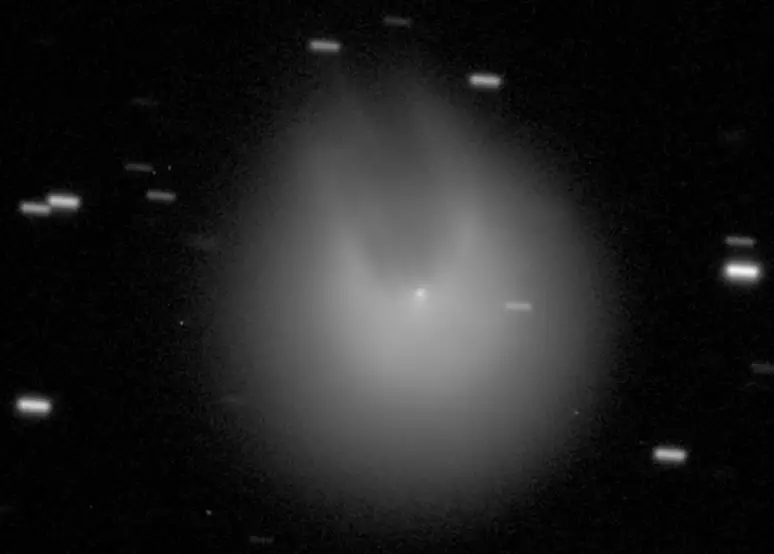 ‘Cometa do Diabo’ se aproxima da Terra e poderá ser observado no Brasil; veja data