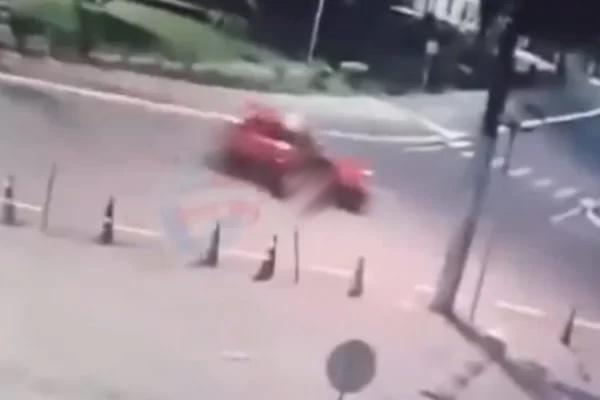 Homem joga esposa e filho de carro em movimento após pedido de divórcio; imagens f0rtes