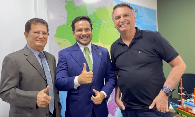 URGENTE: Bolsonaro anuncia capitão Alberto Neto como pré-candidato do PL em Manaus; veja vídeo