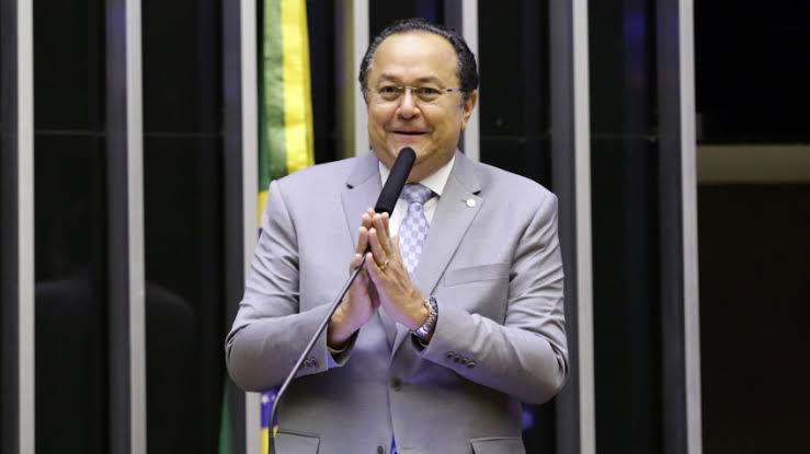 Cassação anulada: Deputado Silas Câmara tem mandato mantido após decisão do TRE-AM