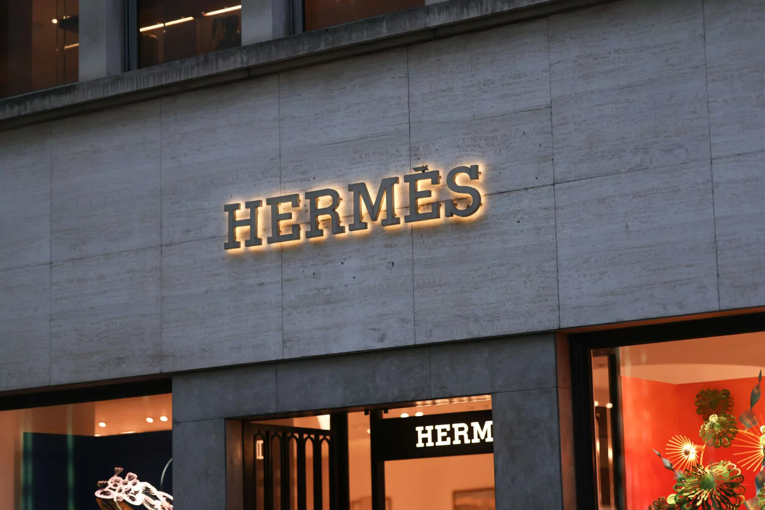 Hermès é processada por só vender bolsa ‘Birkin’ aos clientes que gastam mais; entenda